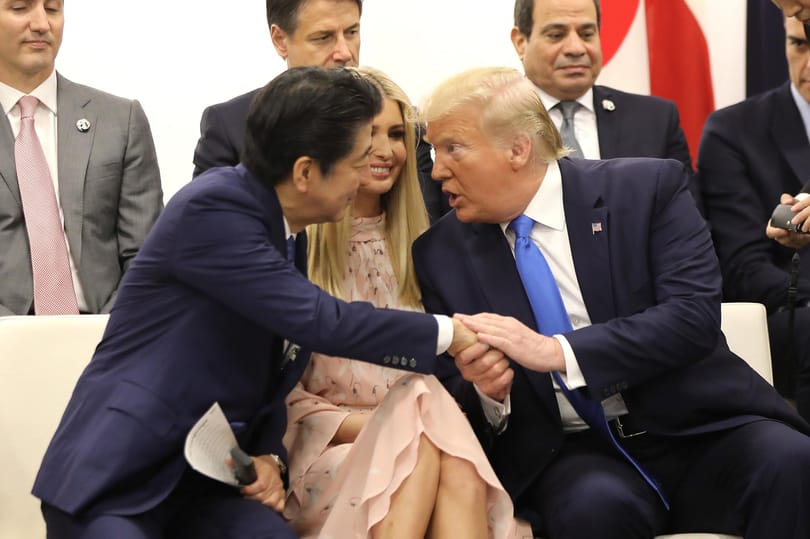 Trump ellopta a show-t Ázsiában, ahol sok kedvére való diktátorral barátkozott