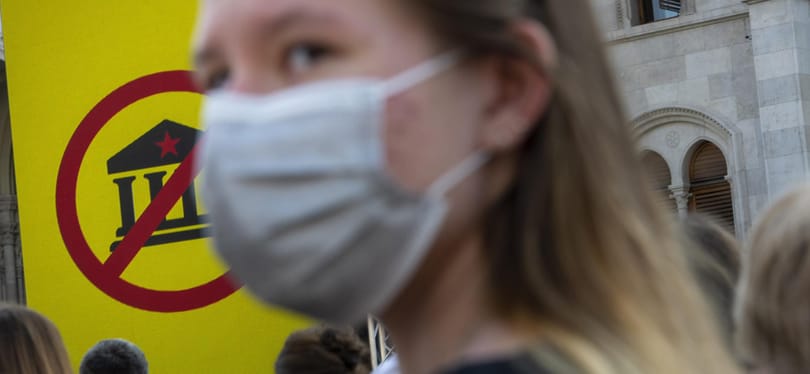 Tömi a pénzt a kormány a friss Fudan-alapítványba
