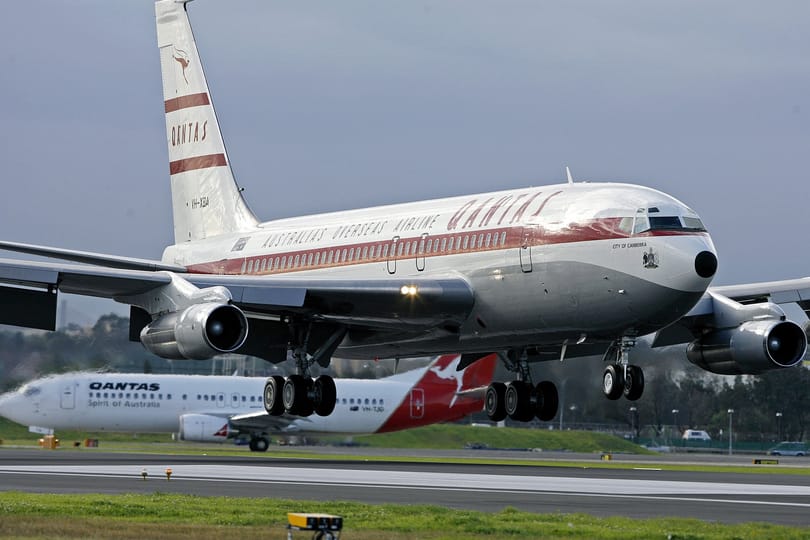 Travolta múzeumnak adja szeretett Boeing 707-esét