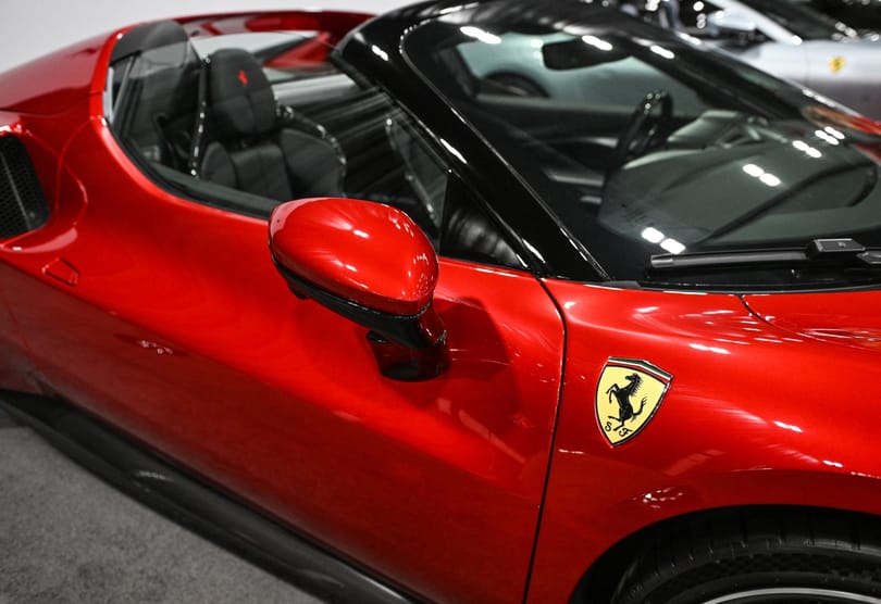 Lamborghiniről vagy Ferrariról álmodoznak a magyarok? A keresések alapján egyértelmű a győztes