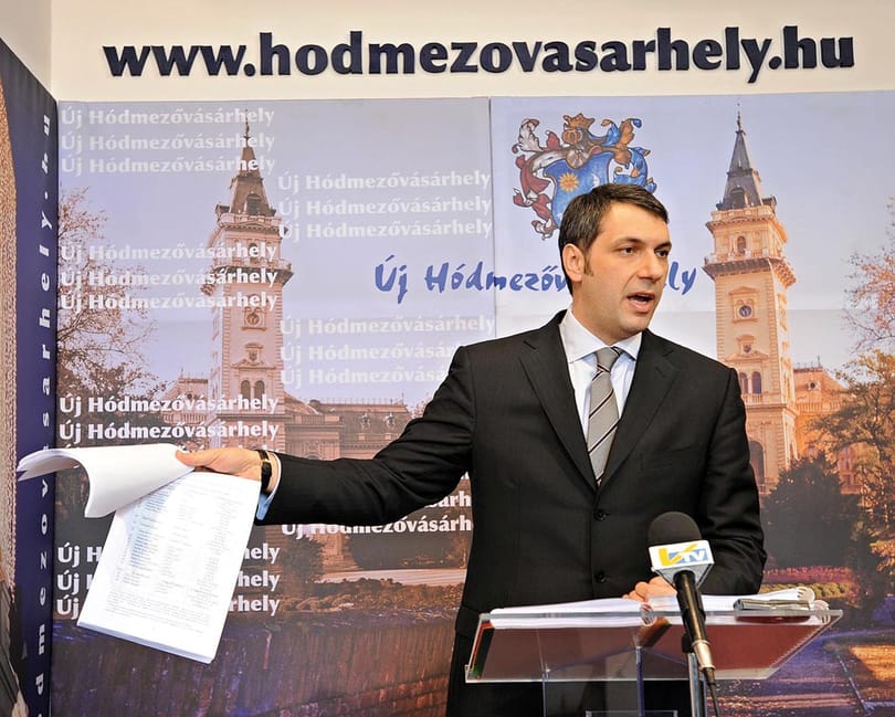 Hárommilliárdot törleszt szilveszterig Lázár városa