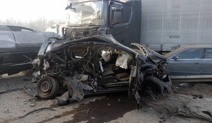 Hétfőn délután még mindig dugó van az M1-esen a szombati tömegbaleset miatt