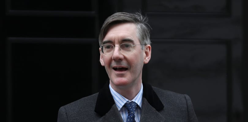 A dúsgazdag, aki leválthatja Theresa Mayt