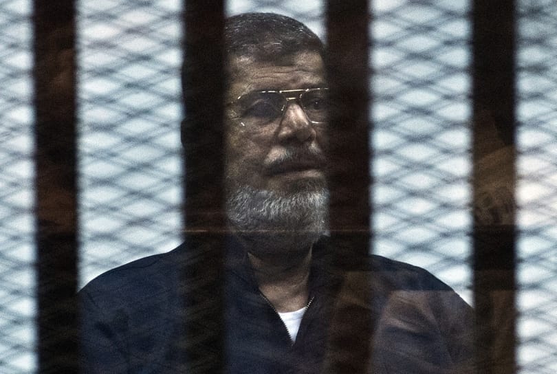 Tárgyalásán lett rosszul, meghalt a megbuktatott egyiptomi elnök