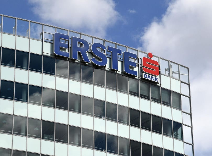 Átveszi a Commerzbank ügyfeleit az Erste, bankszünnapok jönnek december elején