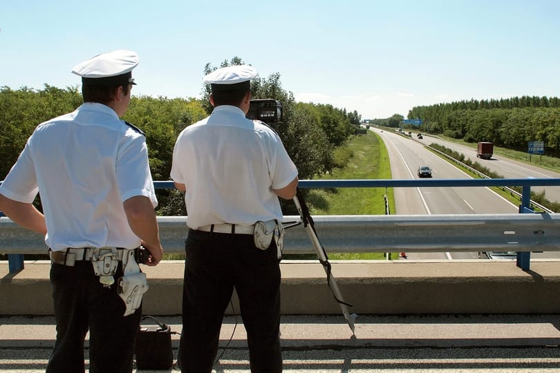 Ausztriában ért véget egy M1-esen indult autós üldözés