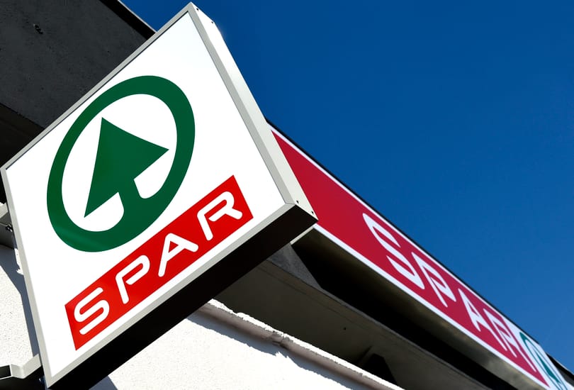 Eddig csak fenyegette a kormány a SPAR-t, Gulyás Gergely most újra megígérte, hogy pert indítanak