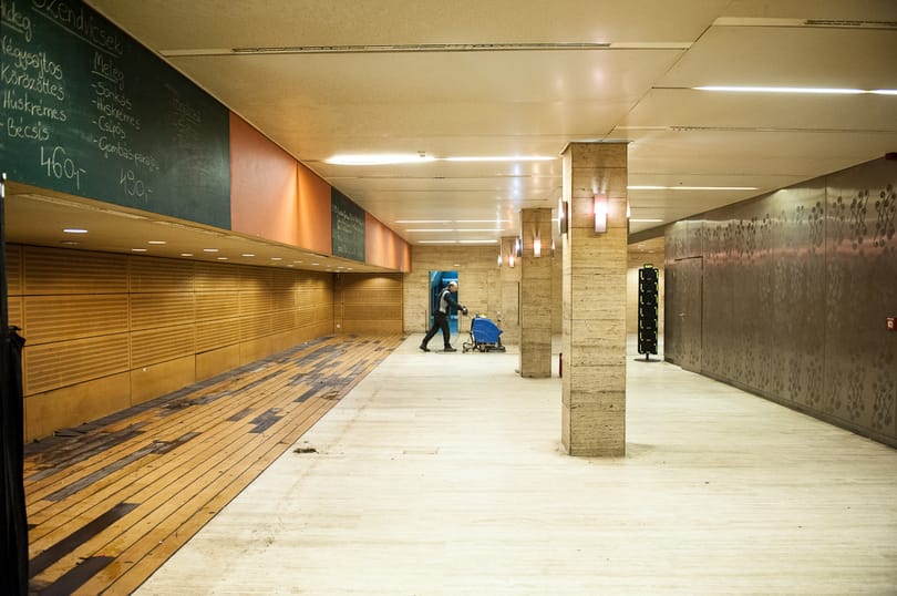 Leemelték a táblát, kiürült a Gödör Klub