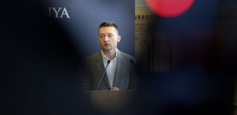 Kíváncsi rá, mennyit keres valójában Rogán Antal?