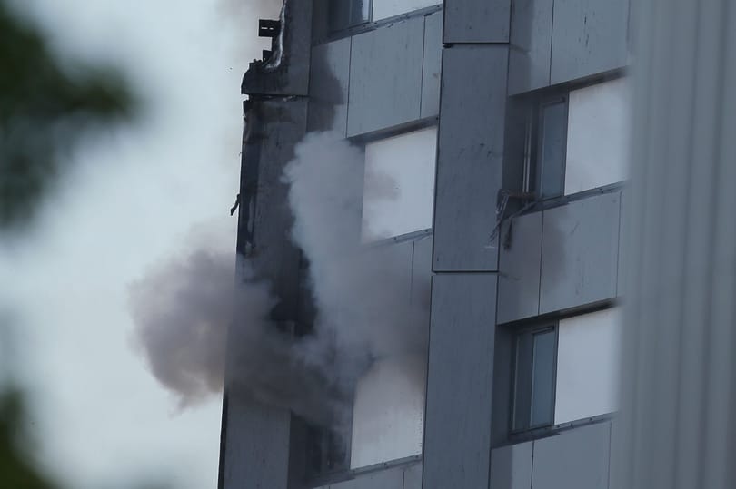 Hihetetlen menekülés a tűzből: a 9. emeletről dobhattak ki egy csecsemőt Londonban