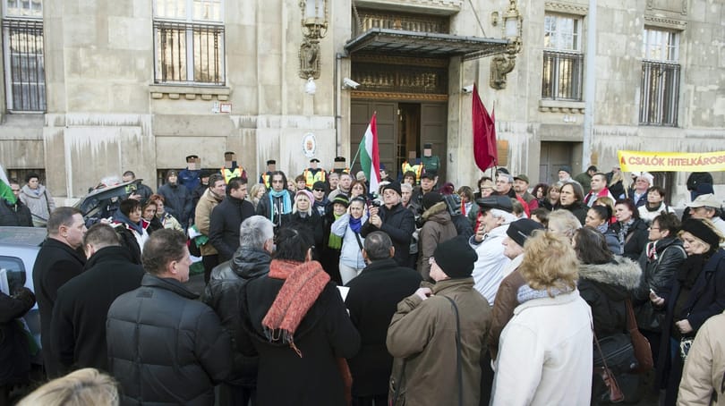 Elengednék a devizahitelesek adósságának egy részét