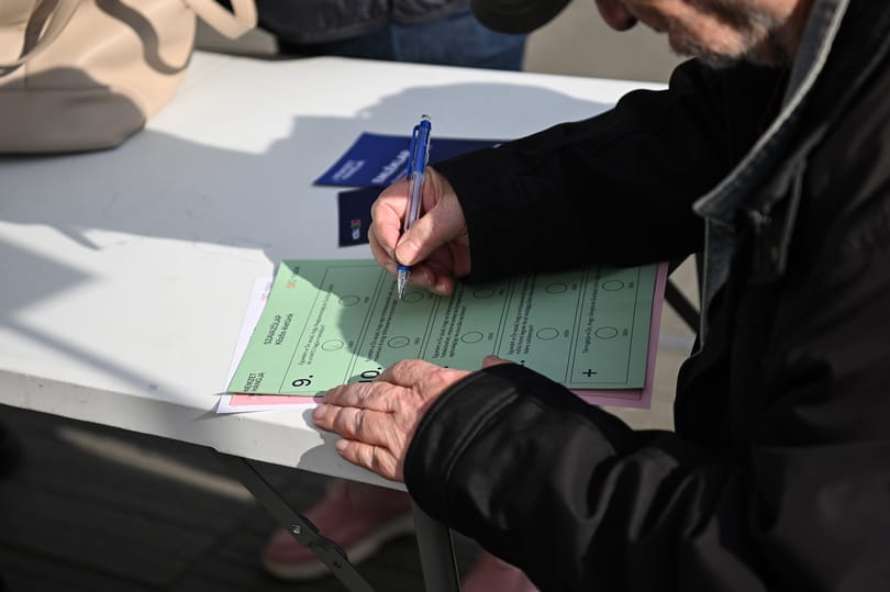Összevetettük, hogy Ukrajna EU-tagságáról mit hozott ki a Tisza szavazása és mit mért a Medián kutatása