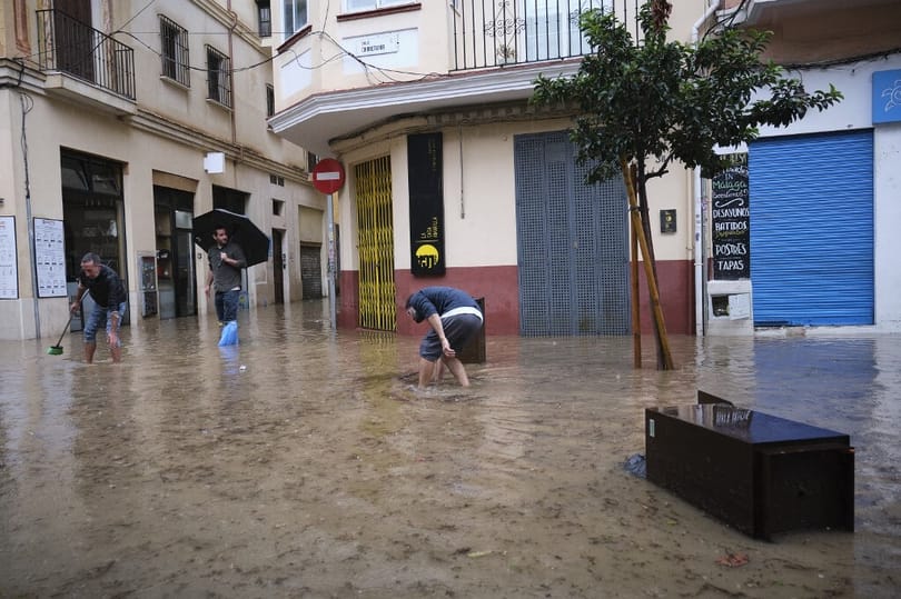 Ezreket evakuáltak Málagából, nem ereszti Spanyolországot a szélsőséges esőzés