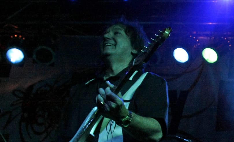Elhunyt a Hungária és a Dolly Roll gitárosa