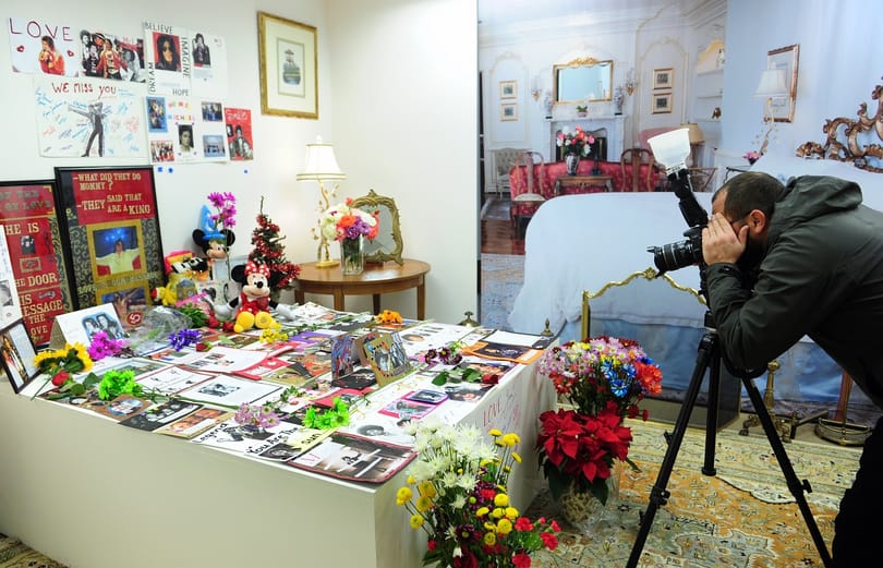 Sosem látott képek kerültek elő Michael Jackson bizarr hálószobájáról