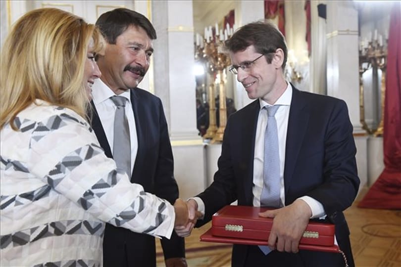 Állami kitüntetést kapott a látás-visszaállító terápiát kidolgozó Roska Botond