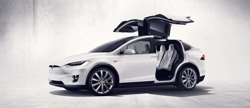 Gatyák és zoknik között is árulják majd a Tesla autóját
