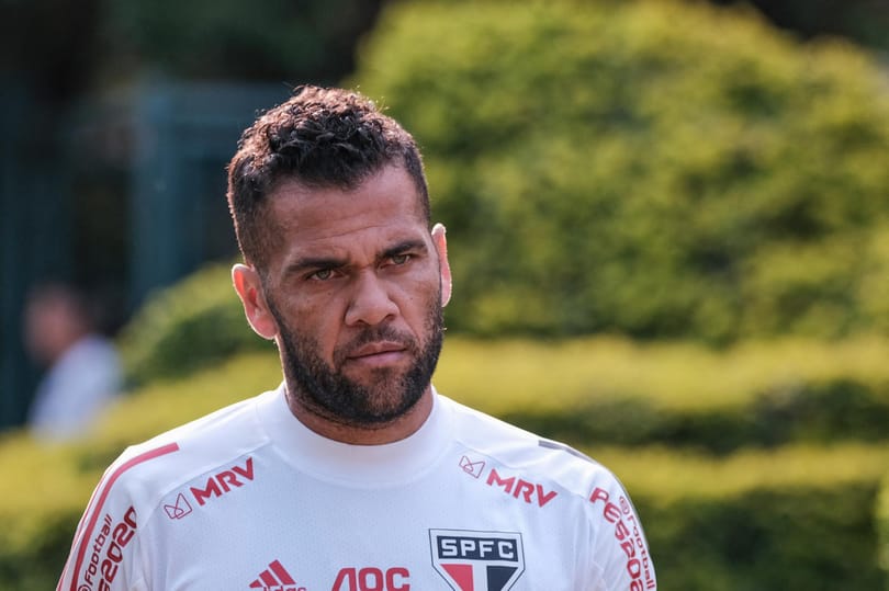 Elkezdődött Dani Alves szexuális zaklatási pere, akár kilenc évet is kaphat