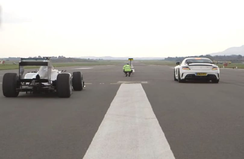 Mit tud a legütősebb utcai Merci az F1-es Ezüstnyíl ellen? - videó