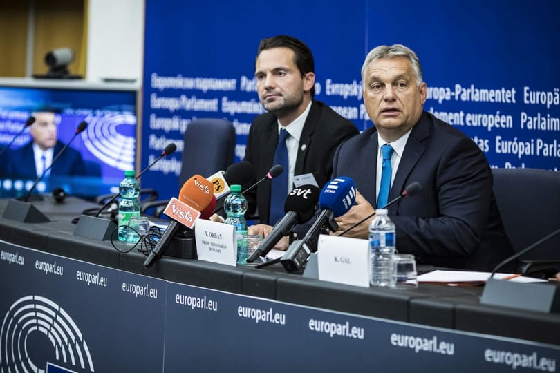 Sajtófőnöke súgta Orbánnak, hogy mondja azt, kettős mérce van Magyarországon
