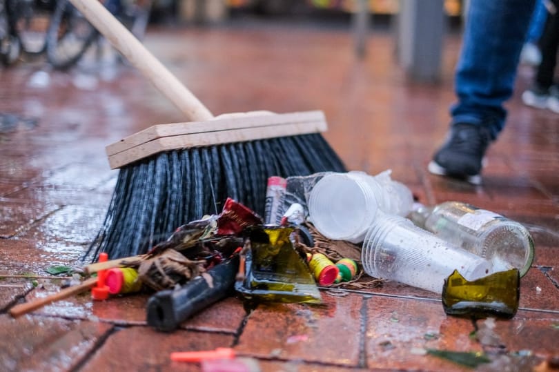Kitakarította a garázst a karantén alatt, történelmi kínai porcelánra bukkant egy férfi