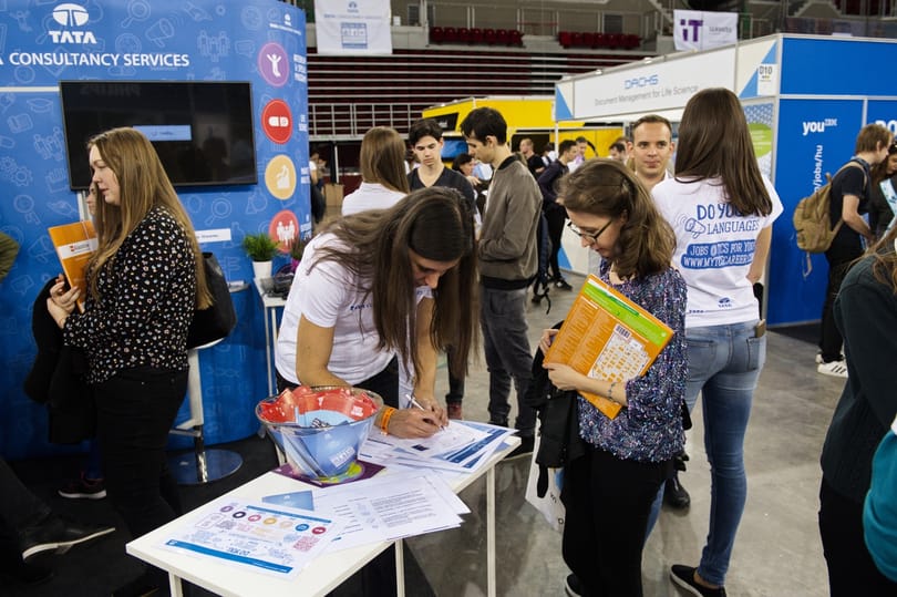 Itt egy unott képű „háeres” nem rúg labdába, HVG Állásbörze a digitális korban