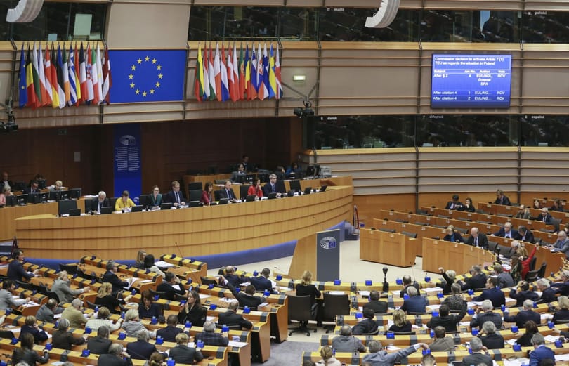 EU: Magyarország hirtelen elfogadta ugyanazt a megállapodást, amit szerdán még kifogásolt a migráció miatt
