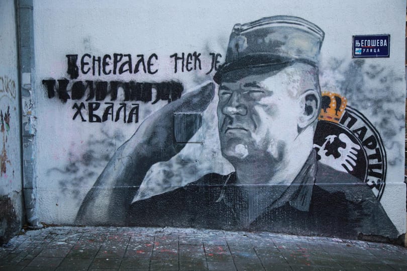 Így durvul a belgrádi arcképháború – azaz hogyan nem néz szembe Szerbia a múltjával