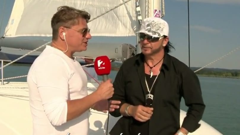 Delfinen szörfözik a Balatonban Kozso az Ámokfutók új videóklipjében