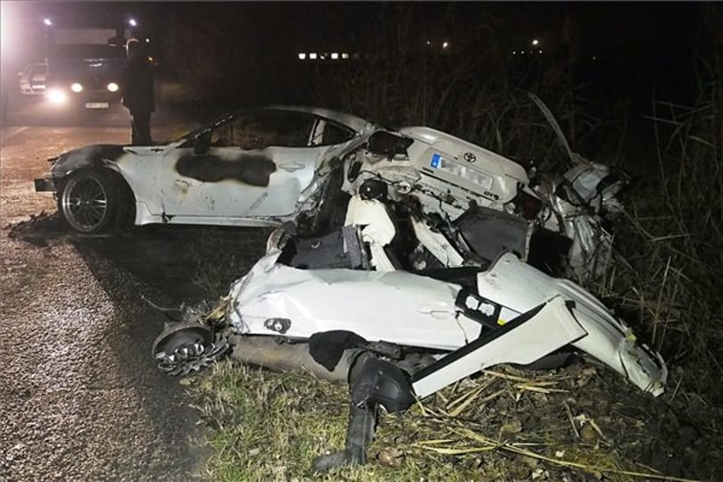 Kigyulladt autó: Meghalt a 19 éves sofőr 18 éves utasa - fotók