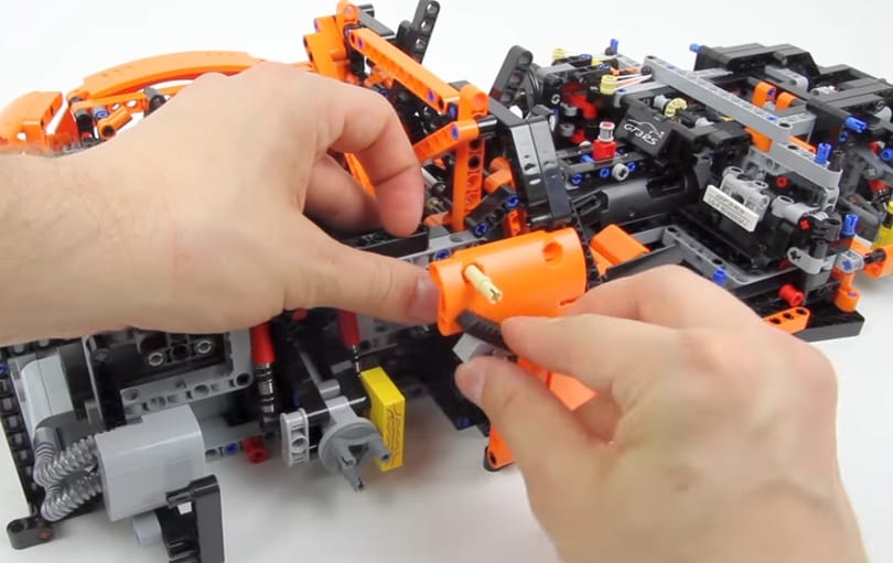 Elképesztően részletes lett a 82 ezer forintos Lego Porsche – videó