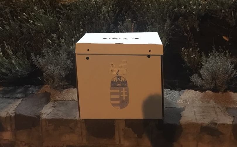 Üres, leplombált urnát találtak az utcán Budakeszin