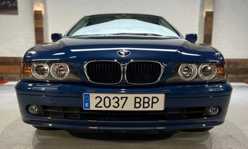 Szinte hihetetlen, de 1800 kilométerrel vár új gazdára ez a 23 éves 5-ös BMW