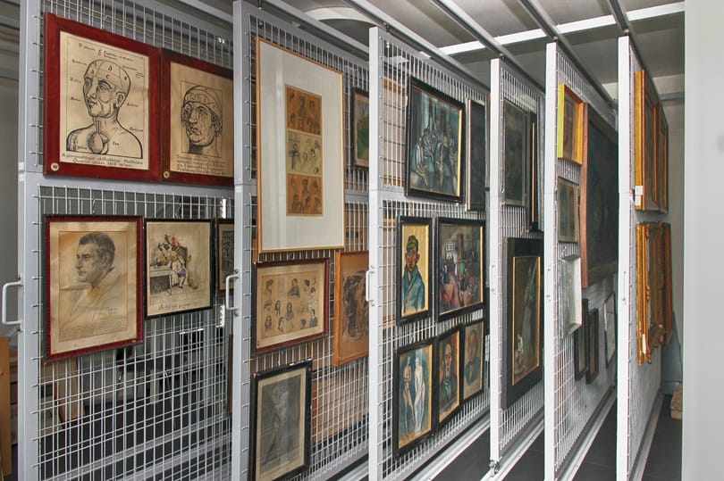 Lipótmezőn, a kazánház mellett becsomagolva találták meg, most pedig feltárulnak belőle a tébolydák titkai
