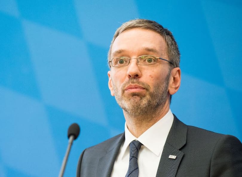 Günther Pallaver osztrák politológus: Nagy hiba, hogy a konzervatívok ajtót nyitnak a szélsőjobbnak