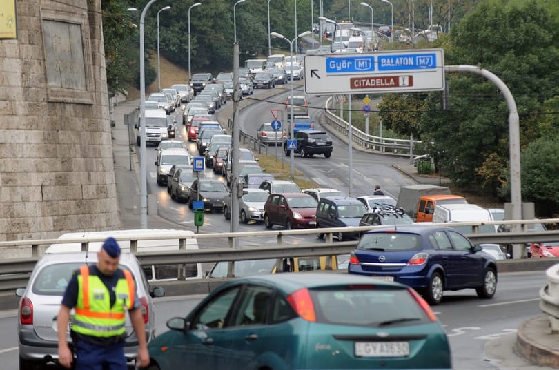 Egyre több itthon az agresszív, szabályszegő autós, a büntetőfékezés mindenki szerint elfogadhatatlan