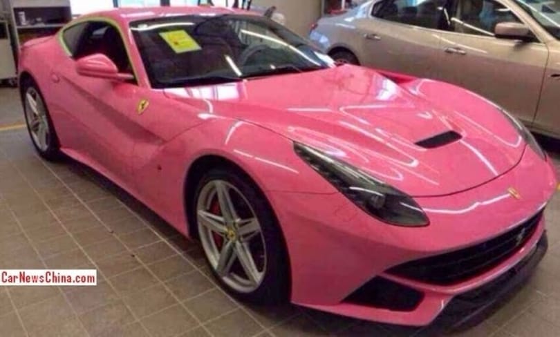 Van ennél bizarrabb Ferrari F12?