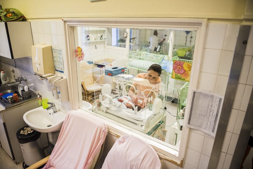 Megállt a születésszám csökkenése, a házasodási kedv tovább zuhan
