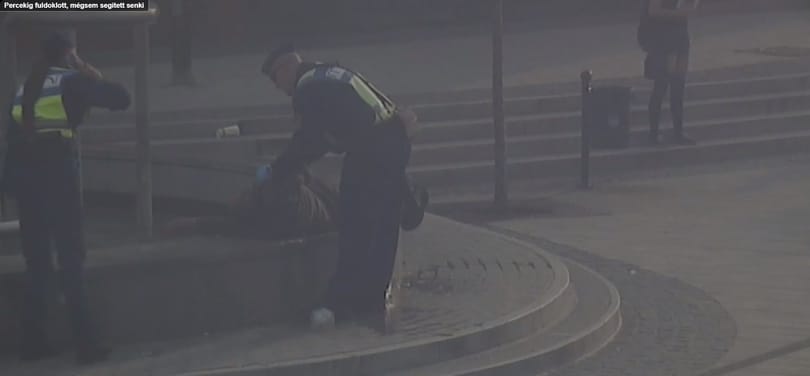 Percekig néztek tétlenül egy fuldokló hajléktalant Miskolcon