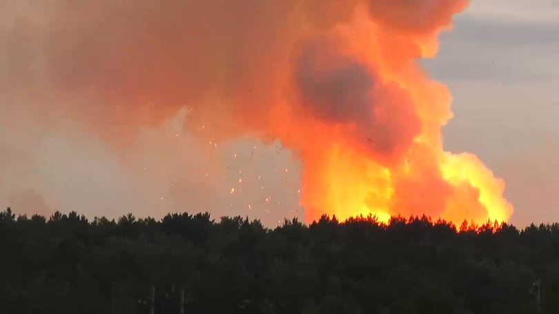 Videó: Félelmetes látvány a szibériai fegyverraktár felrobbanása