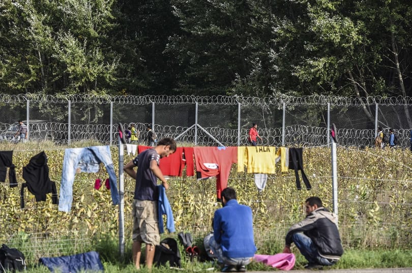 3000 helyett már csak 300-an vannak a röszkei határnál