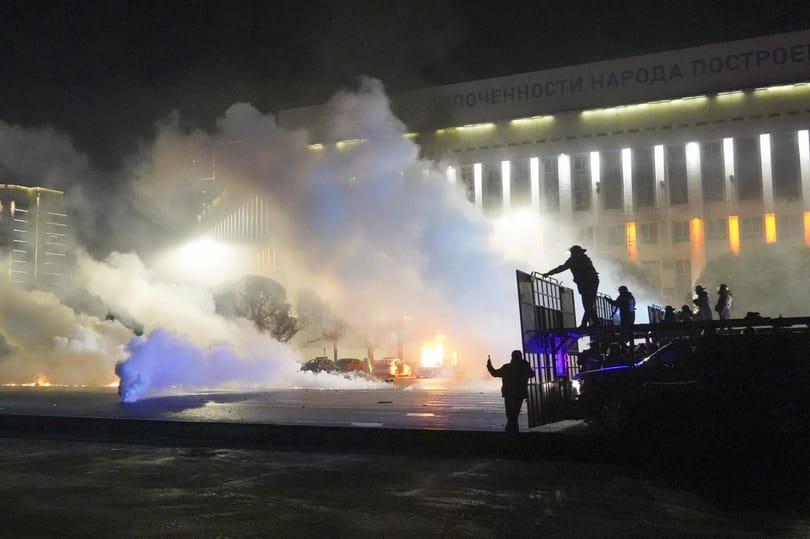 Külső katonai segítséget kért Kazahsztán, ahol zavargásokat szított a szabadjára engedett gázár