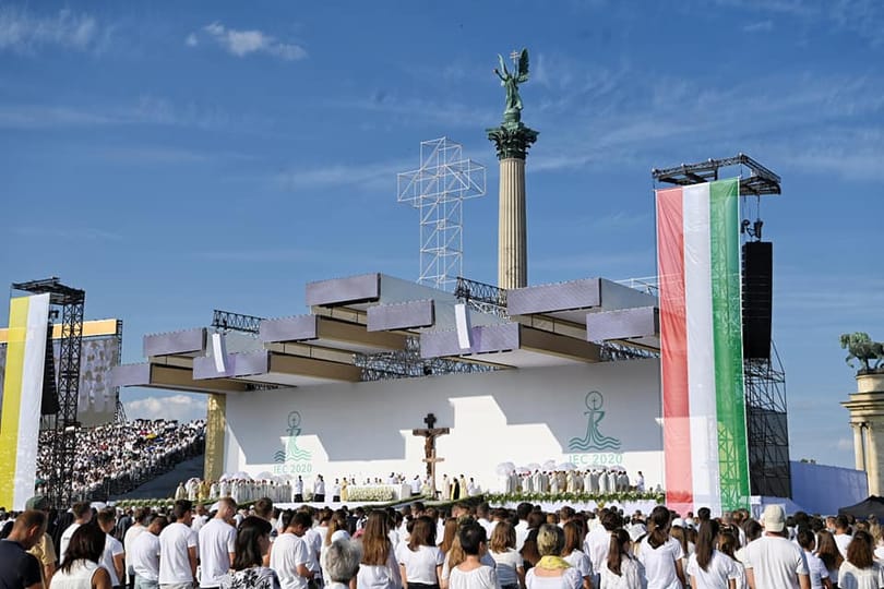 Értelmetlen latin szöveggel lepték meg a hívőket az Eucharisztikus Kongresszuson