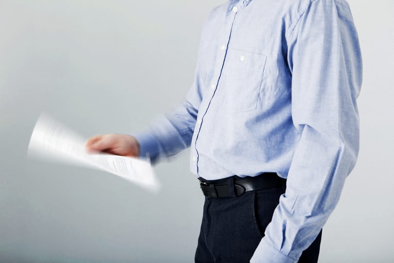 Nem, nincs Parkinson-kórom – roncsolják-e méregdrágán az agyam, hogy megálljon a feltűnő kézremegésem?