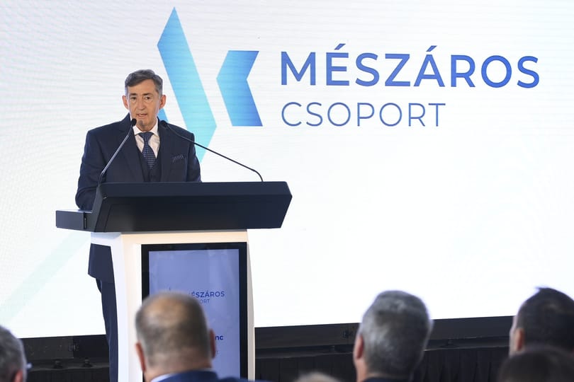 És akkor Mészáros Lőrinc jegyzetel, hogyan lehet tizenötször nagyobb vagyont összehozni