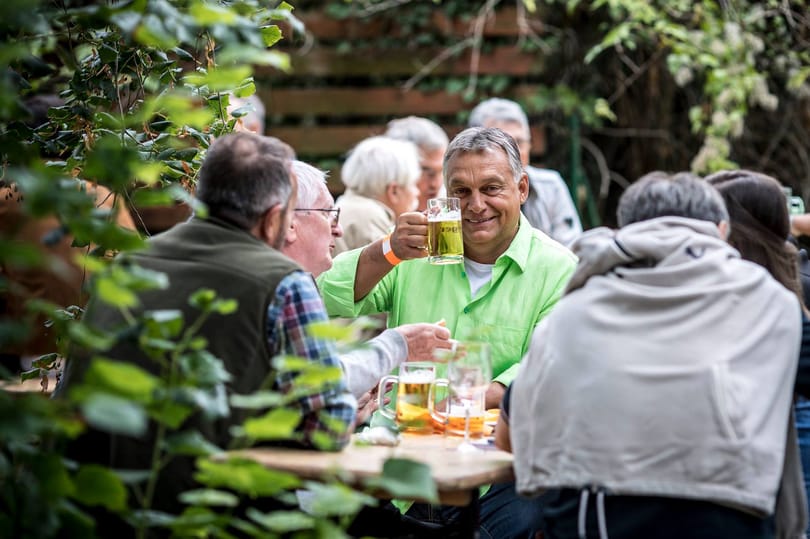 Merkelt provokálták - a német lapok Orbán bajorországi látogatásáról
