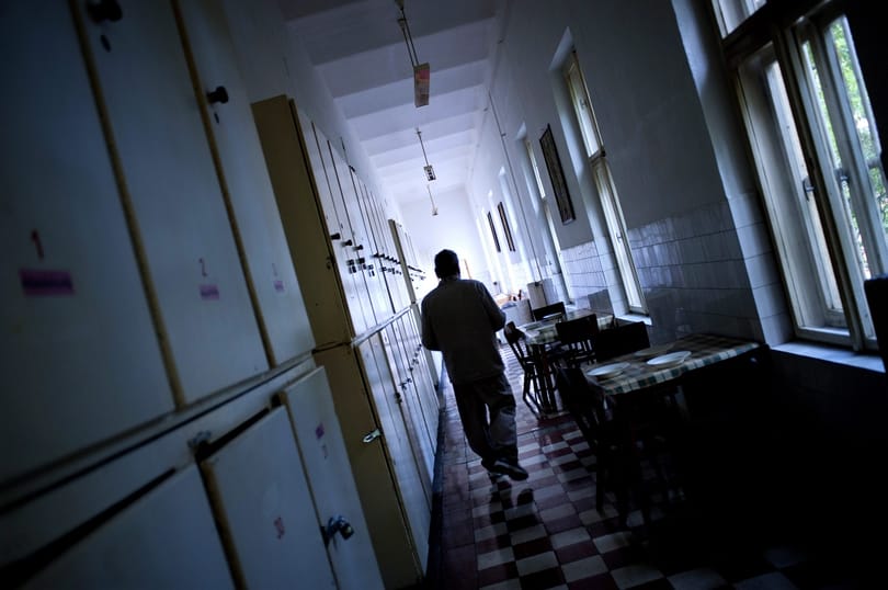 Kényszergyógykezelésre küldenék a férfit, aki betegekre támadt egy Covid-osztályon