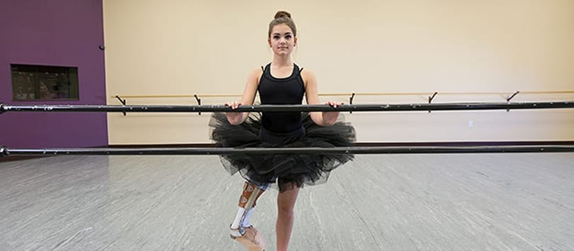Videó: Elveszítette a lábát a rák miatt, ma profi balerina