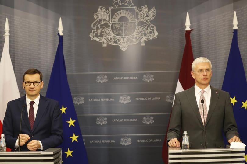 A lengyelek szerint továbbra is fehérorosz segítséggel jönnek a menekültek