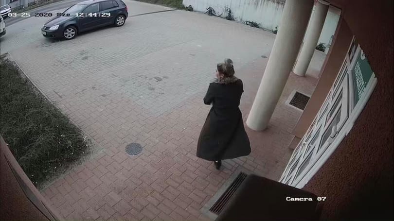 Kézfertőtlenítőt loptak egy érdi patikától
